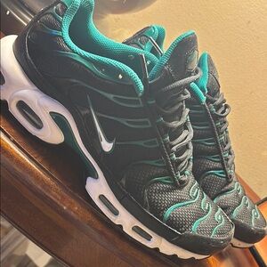 Nike Black and malachite green air max  Sneakers size 10 1/2
